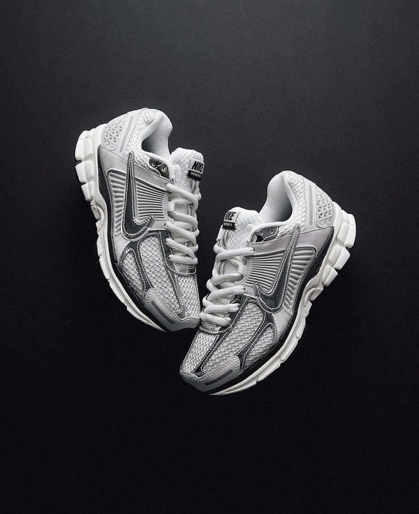 Tenis Nike Vomero  Blanco Plata - Edición Limitada